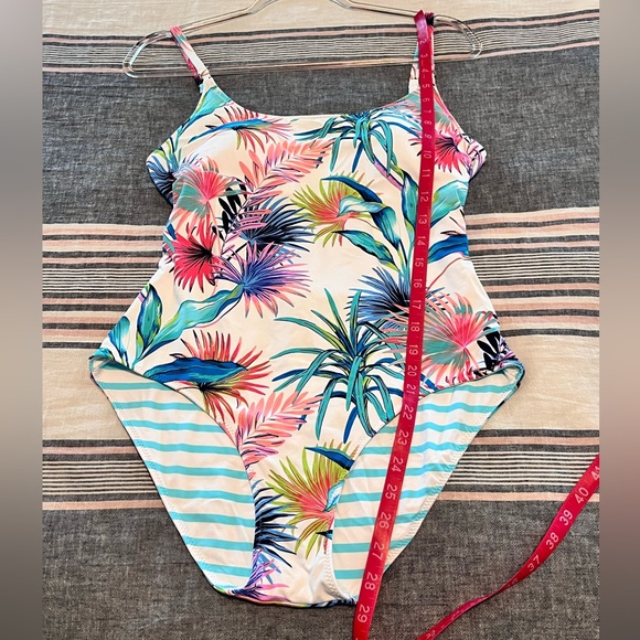 TOMMY BAHAMA | 10 | Reversible | Padded - Picture 7 of 13